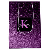 Birthday paarse roze glitter monogram medium cadeauzakje (Achterkant)