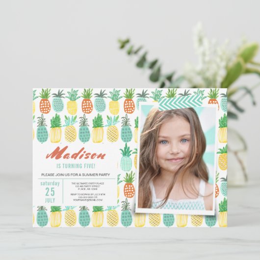 Birthday Party | Ananasappelfruit | Uitnodigingen (Staand voorkant)