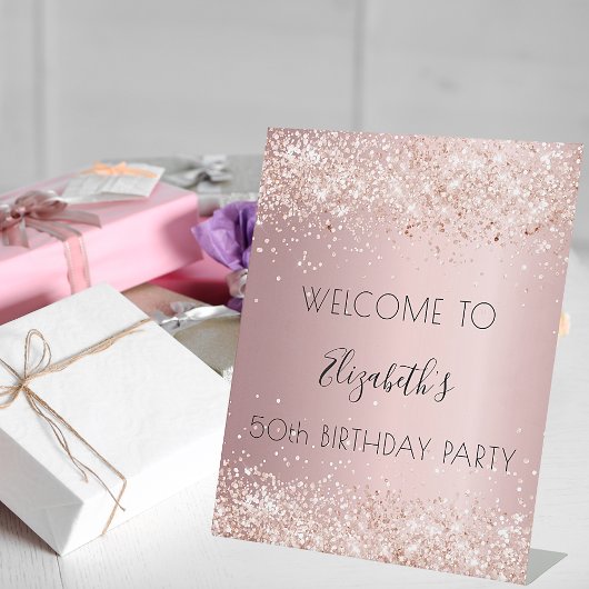 Birthday party blush roze glitter meer stof welkom reclamebord met voetstuk