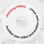 Birthday Party Funny - een jaar ouder dan mijlpaal Wijnglaslabel<br><div class="desc">Gelukkig voor je. Grappig label van wijnglas om een verjaardag te vieren! Nog een jaar ouder en nog een jaar wijzer! Vrolijke verjaardag! in rode en zwarte tekst. Eenvoudig en modern design waar gasten hun namen kunnen schrijven om hun wijnglas te identificeren.</div>