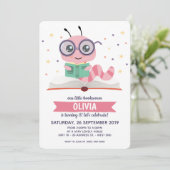 Birthday Party Invitation roze Bookworm Book Kaart (Staand voorkant)