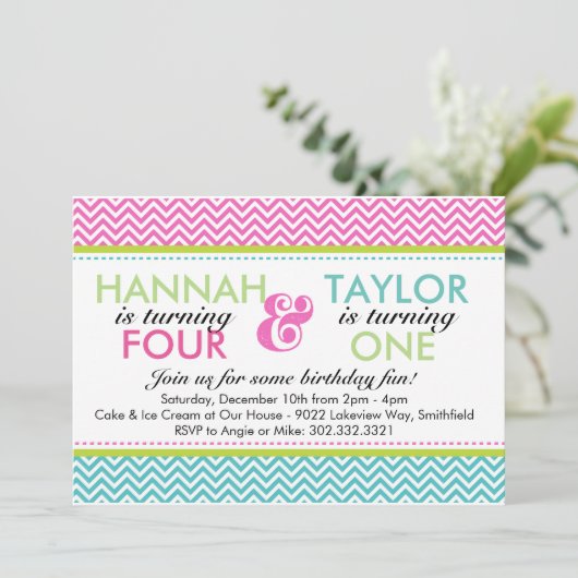 Birthday Party Invitation Sibling Chevron Kaart (Staand voorkant)