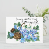 Birthday party mandje met blauwe hydrangeas kaart (Staand voorkant)