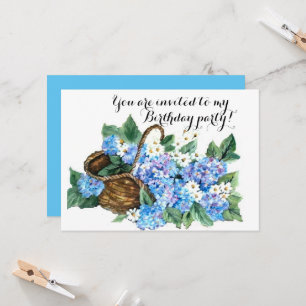 Birthday party mandje met blauwe hydrangeas kaart