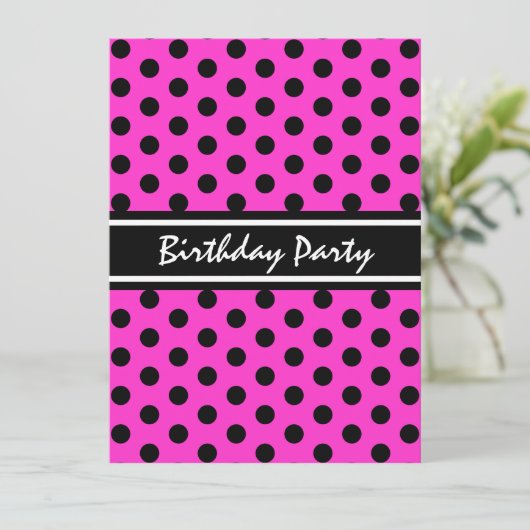 Birthday Party Modern Pink and Black Polka Dot Kaart (Staand voorkant)