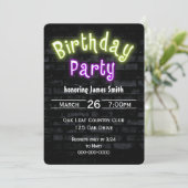 Birthday Party Neon Glow Sign. Brick Wall Kaart (Staand voorkant)