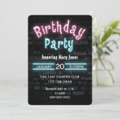 Birthday Party Neon Glow Sign. Brick Wall Kaart (Staand voorkant)
