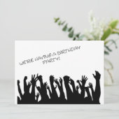 Birthday party uitnodiging met vrolijke menigten (Staand voorkant)