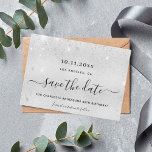 Birthday party zilveren glitter, behalve de datum save the date<br><div class="desc">Een girly en trendy Save the Date-kaart voor een 40e (of een andere leeftijd) verjaardagsfeestje. Een moderne faux zilver ogende achtergrond versierd met faux glitter stof. Personaliseer en voeg een datum en naam / leeftijd 40. Zwarte letters. De tekst: Save the Date is geschreven met een groot trendy handgeschreven stijlscript....</div>