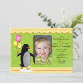 Birthday Penguin Foto Uitnodiging (Staand voorkant)