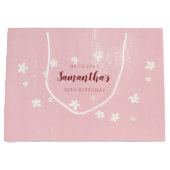 Birthday Pink Daisies Girly Sweet Simple Script Groot Cadeauzakje (Voorkant)