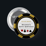 Birthday Poker Chip Casino Theme Gold Black Ronde Button 5,7 Cm<br><div class="desc">Deze gouden,  witte en zwarte pokerchips-knoppen zouden een perfecte gave zijn voor de verjaardagsjongen,  of,  voor het hele feest dat draag terwijl je op het feest bent! Pas uw ontwerp aan met jouw naam en geboortedatum # in zwart in het midden,  en verjaardag in een gouden kleur bovenaan.</div>