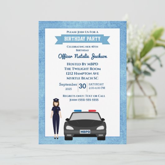 Birthday-politiefunctionaris van vrouw kaart (Staand voorkant)