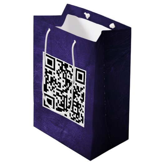 Birthday QR-code voor Paars leder Medium Cadeauzakje (Voorkant Gekanteld)