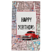 Birthday Red Retro Truck op Map Klein Cadeauzakje (Voorkant)