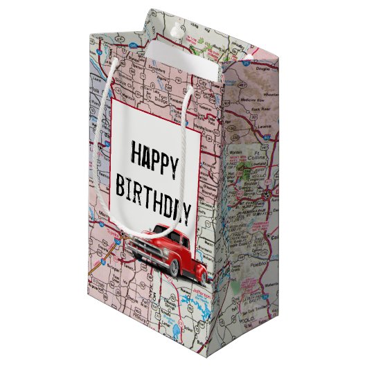 Birthday Red Retro Truck op Map Klein Cadeauzakje (Voorkant Gekanteld)