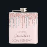 'Birthday roos gold glitter drift Silver Vrienden' Heupfles<br><div class="desc">Een cadeau voor een meisje en glamoureus 50e (of om het even welke leeftijd) verjaardagsfeestje. Een lichte roos gouden, roze achtergrond met elegante faux roos goud en zilveren glitter druppels, verfdruppelaar. De tekst: De naam wordt geschreven in donker roos goud met een groot modern handgeschreven stijlmanuscript. Pas een naam, leeftijd...</div>