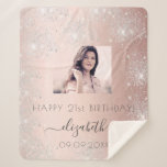 Birthday roos gold zilveren glitter blush name fot sherpa deken<br><div class="desc">Een cadeau voor een meisje en glamoureus 21ste (of elke leeftijd) verjaardag. Een gouden hellende achtergrond van het roos met faux zilveren glitterstof. Geef uw eigen foto van hoge kwaliteit van het verjaardagsmeisje een persoonlijk tintje en voeg deze toe. De tekst: De naam wordt in grijs geschreven met een modern...</div>