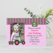 Birthday - roze en groene meisjestrekker uitnodige kaart (Staand voorkant)