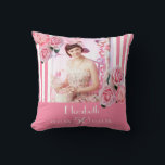 Birthday roze witte strepen fotoflorale naam kussen<br><div class="desc">Een cadeau voor een vrouw 50ste verjaardag. Klassieke slanke roze en witte verticale strepen als achtergrond. Met meisjesachtige en vrouwelijke bloemen,  roze rozen en pioenrozen als decoratie. Een lijst op de voorkant met sjablonen voor de leeftijd van 50,  naam en data. Sjabloon voor je eigen foto.</div>