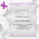 Birthday Silver paarse vlinder-uitnodiging Flyer<br><div class="desc">Let op: deze uitnodiging is op flyer paper en erg dun. Enveloppen zijn niet inbegrepen. Ga naar onze winkel voor nog meer dikkere uitnodigingen (hetzelfde ontwerp). Een moderne, elegante en minimalistische verjaardagsuitnodiging. Faux zilvervormde achtergrond met paarse faux glitter stof en een butterlfy als watermerk. Pas uw namen en trouwgegevens aan...</div>