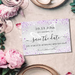 Birthday Silver violet Butterfly behalve de datum Aankondigingskaart<br><div class="desc">Een meisje en trendy sparen de kaart van de Datum voor een 40e (of om het even welke leeftijd) verjaardagspartij. Een moderne, zilverkleurige achtergrond met een violette, lavender gekleurde faux glitter sparkles. Pas een datum en een naam/leeftijd aan en voeg deze toe 40 jaar. De tekst: Sparen de Datum wordt...</div>