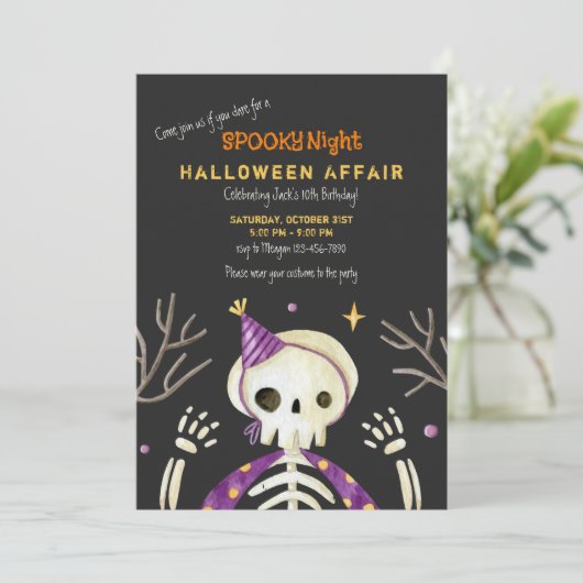 Birthday Skeleton Halloween Party Invitation Kaart (Staand voorkant)