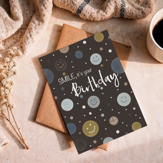 Birthday Smile Brown Modern Dots with Smiley Kaart