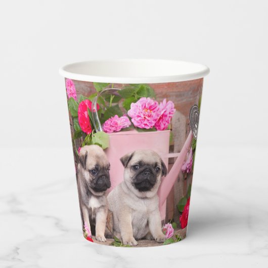 Birthday Sweet Baby Pugs Floral Party Papieren Bekers (Achterkant)