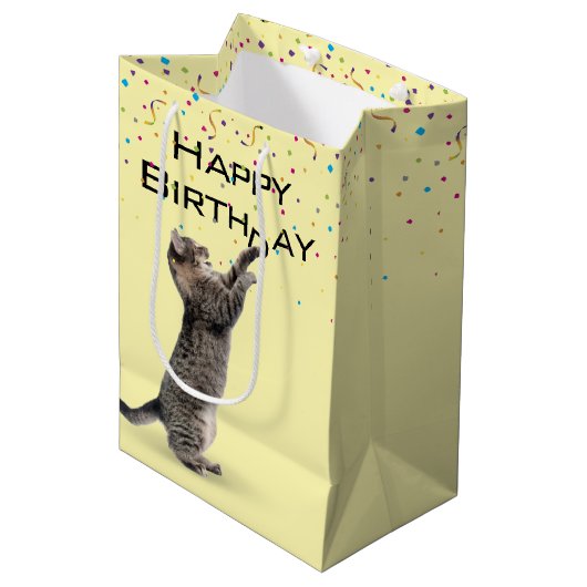 Birthday Tabby Cat met Confetti Medium Cadeauzakje (Voorkant Gekanteld)