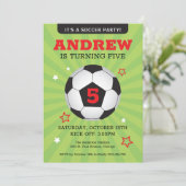 Birthday-uitnodiging voor de voetbalpartij kaart (Staand voorkant)