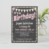 Birthday - uitnodiging voor roze geel alkboard (Staand voorkant)
