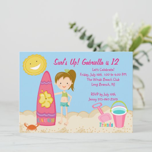 Birthday uitnodiging voor Surfer Girl Beach (Staand voorkant)