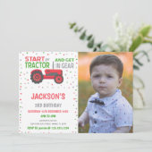 Birthday-uitnodigingen van Red Tractor met foto Kaart (Staand voorkant)