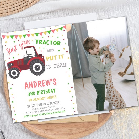 Birthday-uitnodigingen van Red Tractor met foto Kaart