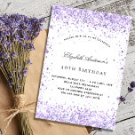 Birthday violet lavender glitter script elegant kaart<br><div class="desc">Voor een elegante 40e (of om het even welke leeftijd) verjaardagsfeestje. Een witte achtergrond aan de voorkant. Gedecorreerd met violet faux glitter. Pas een naam en partijdetails aan en voeg deze toe. De naam wordt geschreven met een hand geschreven stijlmanuscript terug: violet achtergrond.</div>