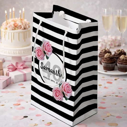 Birthday zwarte strepen roze florals naam klassiek klein cadeauzakje