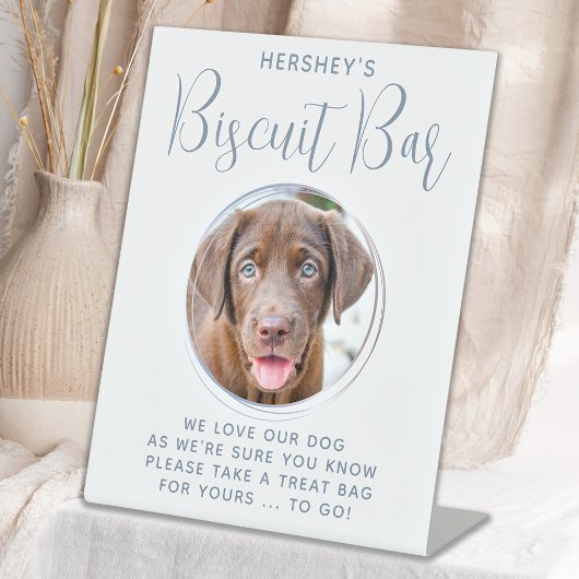 Biscuit Bar Pet Foto Dusty Blue Dog Wedding Favor Reclamebord Met Voetstuk