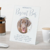 Biscuit Bar Pet Foto Dusty Blue Dog Wedding Favor Reclamebord Met Voetstuk (Insitu)