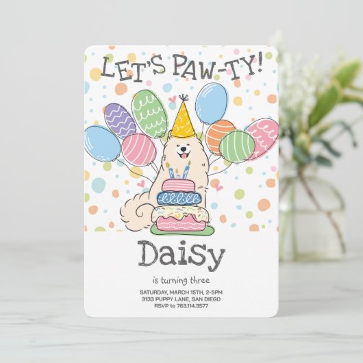 Biscuit Samoyed Hond Verjaardagsfeestuitnodiging Kaart (Staand voorkant)