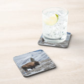 Bison in de winterbergen van geelsteen onderzetter (Rechterzijde)