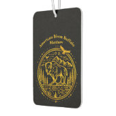 Bison staat majestueus in een natuurlijk landschap luchtverfrisser (Links)