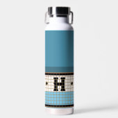 Bistro Tegel Dusty Blauw en Goud Monogram Waterfles (Voorkant)