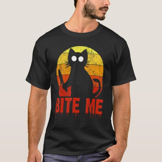 Bite me Cat Gory Horror Scene Spooky Catty T-shirt (Voorkant)