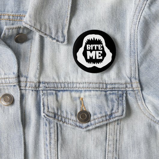 Bite me Quote - Shark Jaws Ronde Button 5,7 Cm (In situ)