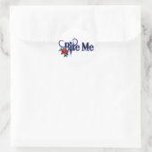 Bite me ronde sticker (Tas)