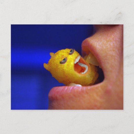Biting Mini Aardappel Briefkaart (Voorkant)