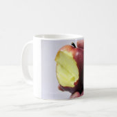 Bitten Red Apple Koffiemok (Voorkant links)