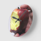 Bitten Red Apple Ronde Klok (Hoek)