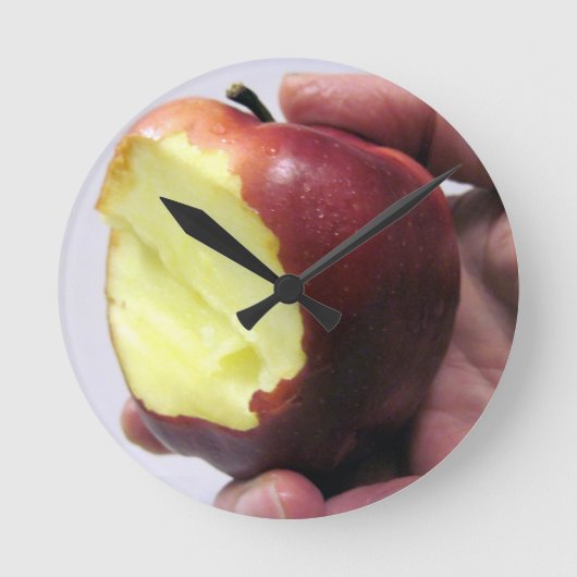 Bitten Red Apple Ronde Klok (Voorkant)